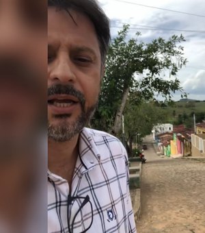 Prefeito de Limoeiro de Anadia desfaz avenida para construir praça em frente à sua casa