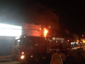 Postes pegam fogo e causam correria no Centro de Arapiraca