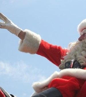 Papai Noel é atacado por pedradas de crianças ao ficar sem balas