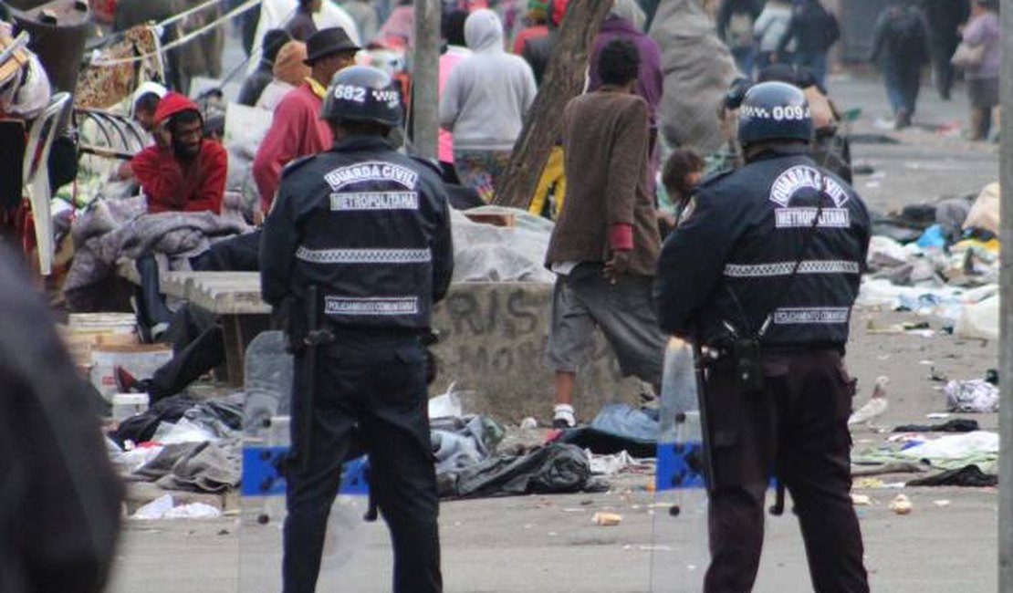 Polícia faz operação contra o tráfico de drogas na Cracolândia