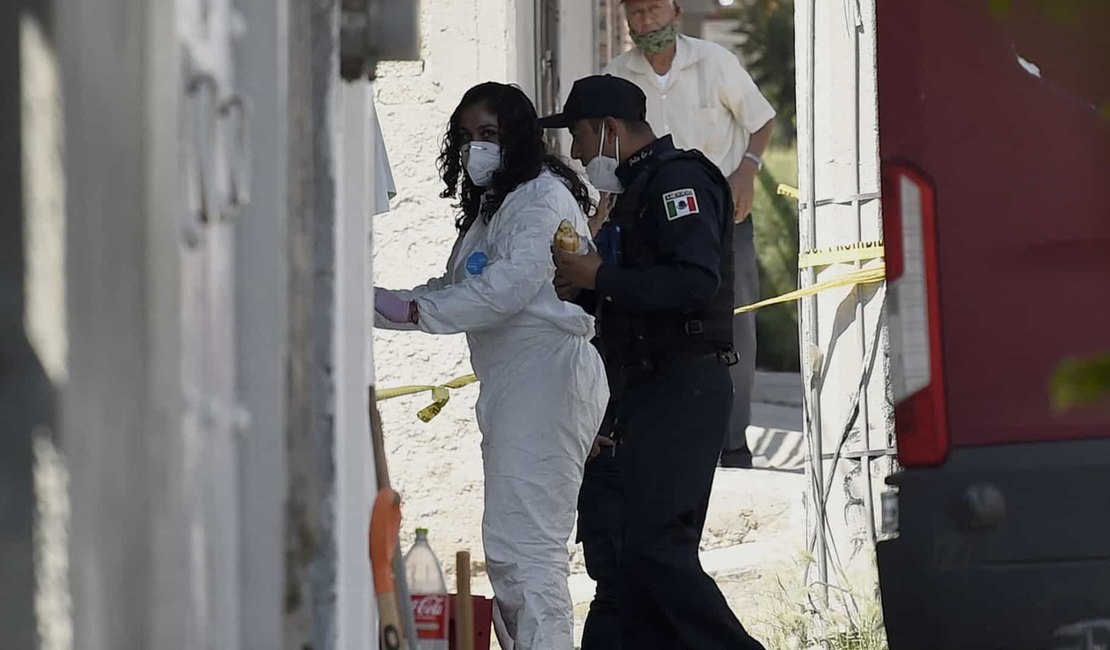 Provas encontradas em casa de assassino em série apontam para 17 vítimas