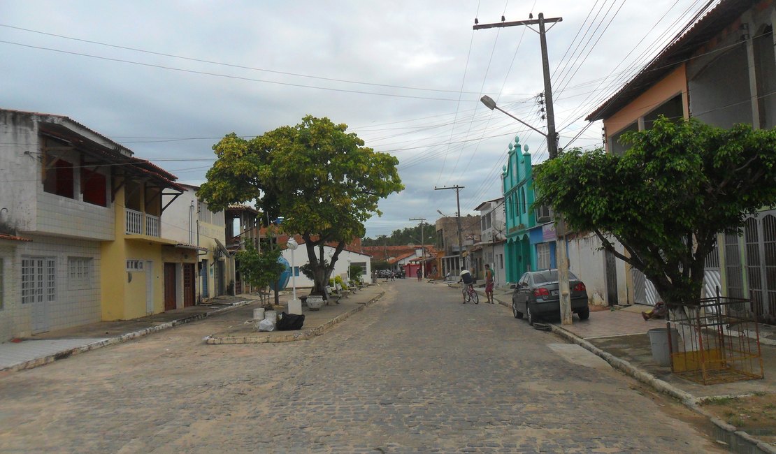 Cinquentinha é abandonada no Centro de Japaratinga