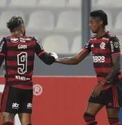 Sem jogar bem, Flamengo vence o Sporting Cristal por 2 a 0