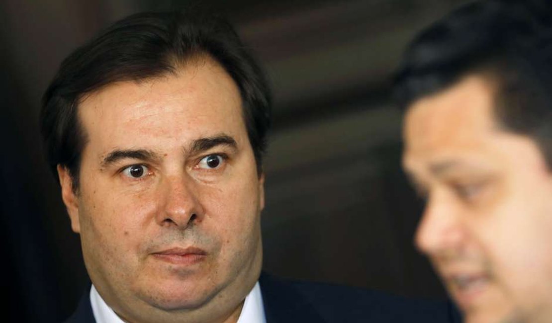 Maia parabeniza Fernández e defende ‘parceria permanente’ entre Brasil e Argentina