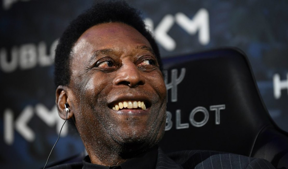 Após cirurgia, Pelé apresenta bom estado geral e já está no quarto