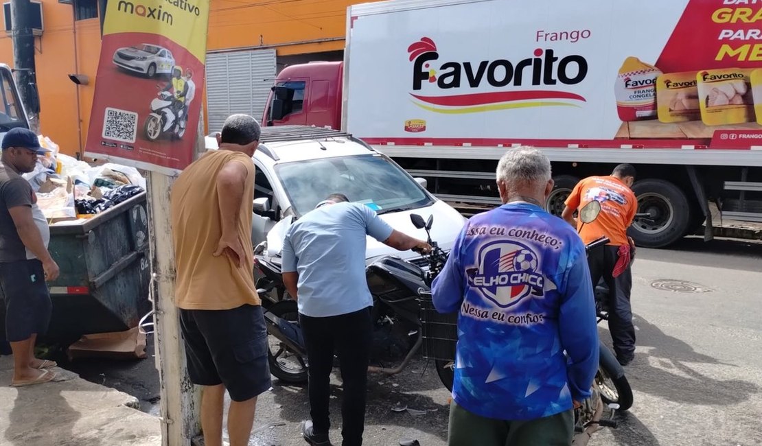 Homem embriagado provoca acidente envolvendo motos e container de lixo em Arapiraca