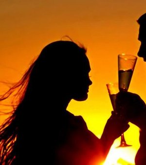 Casais que bebem juntos têm relacionamento mais duradouro, afirma pesquisa