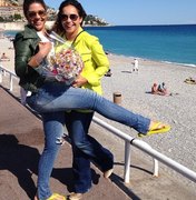 Daniela Mercury curte viagem pela França com a esposa
