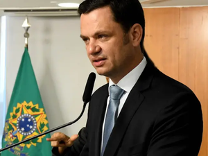 PF encontra na casa de ex-ministro minuta para Bolsonaro mudar resultado da eleição