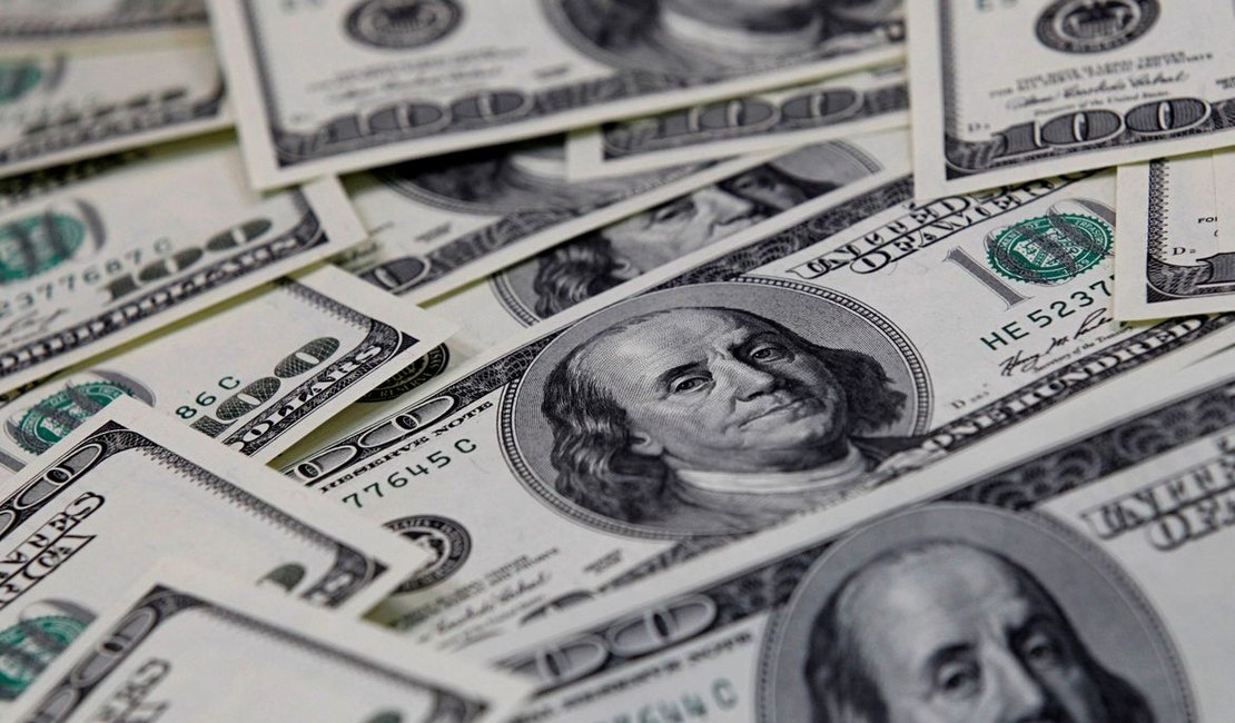 Dólar cai para R$ 5,45, após nova intervenção do Banco Central