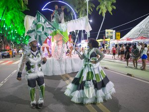Segunda noite do desfile das escolas de samba em Maceió encanta moradores e turistas