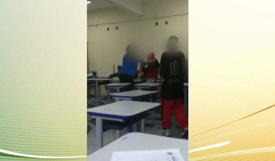 Polícia apreende 8 alunos por arremessarem livros em professora e jogarem carteiras em Carapicuíba