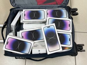 PF apreende 112 aparelhos smartphones no Aeroporto Zumbi dos Palmares
