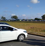Motoristas de aplicativo protestam em frente ao Aeroporto Zumbi dos Palmares 