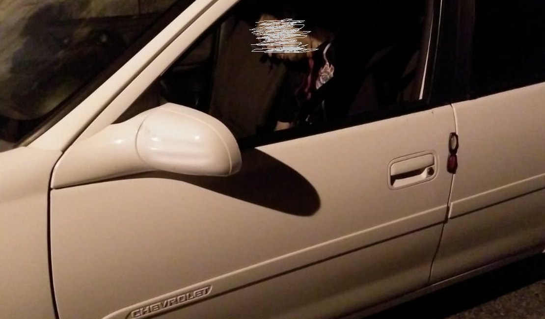 Homem é assassinado a tiros dentro de carro Pontal da Barra, em Maceió