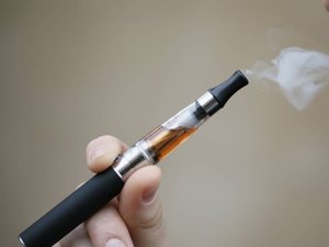 Moda entre jovens de Arapiraca, cigarros eletrônicos não são inofensivos como parecem