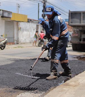 Prefeitura utiliza mais de 1000 toneladas de asfalto e recupera mais de 80 vias em Maceió