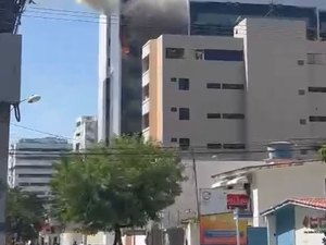 Incêndio atinge Edificio Brises na Ponta Verde