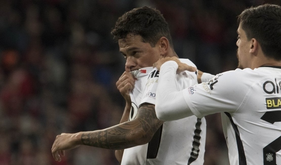 BRASILEIRÃO: Corinthians vence, deixa Santos e Palmeiras para trás e já comemora