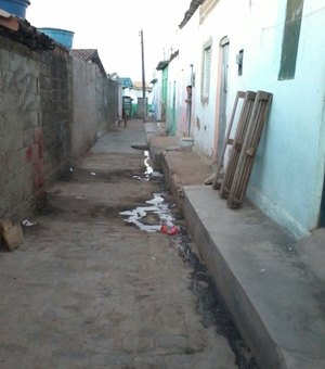 Moradores do Girau convivem com esgoto, mato e lixo