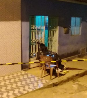 Pistoleiro executa homem na presença de amigos em Arapiraca