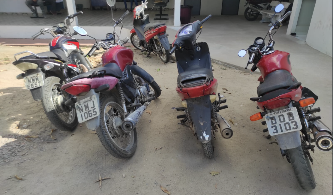 Quatro motocicletas roubadas são recuperadas em suposto desmanche no Brisa do Lago