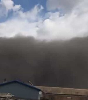 Cidade chinesa de Baicheng é 'engolida' por tempestade de areia