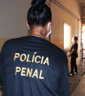 Policiais penais flagram droga e remédios com mulher que tentou entrar em presídio
