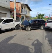 [Vídeo] Colisão entre três veículos deixa homem ferido no Passo de Camaragibe