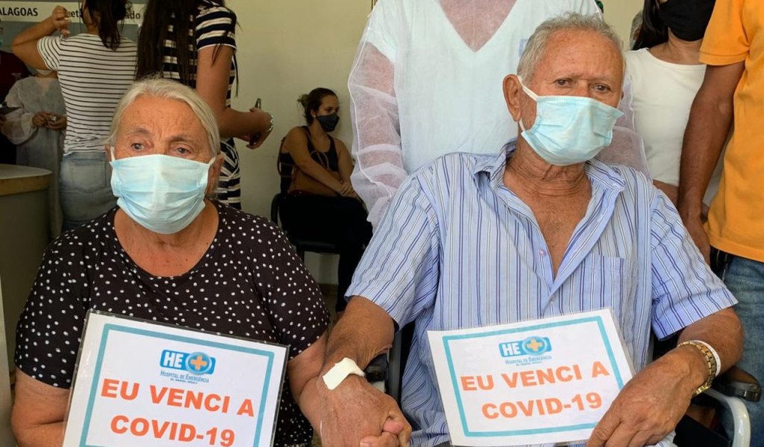 Casados há 56 anos, arapiraquenses têm reencontro emocionante após se recuperarem da Covid-19 no HEA
