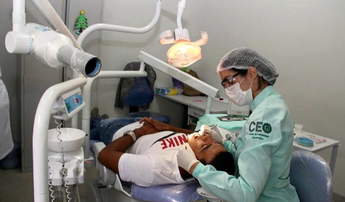 Pacientes da ortodontia cobram explicações da Prefeitura de Arapiraca sobre suspensão dos serviços