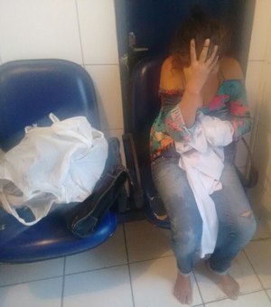 Mulher é presa em flagrante após furtar bolsa de loja na parte alta de Maceió