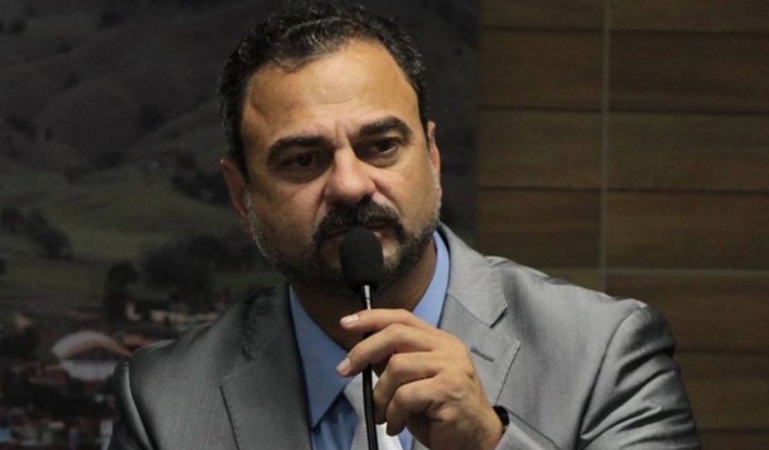 Justiça determina que sobrinho e cunhada do prefeito de Maribondo sejam exonerados da prefeitura