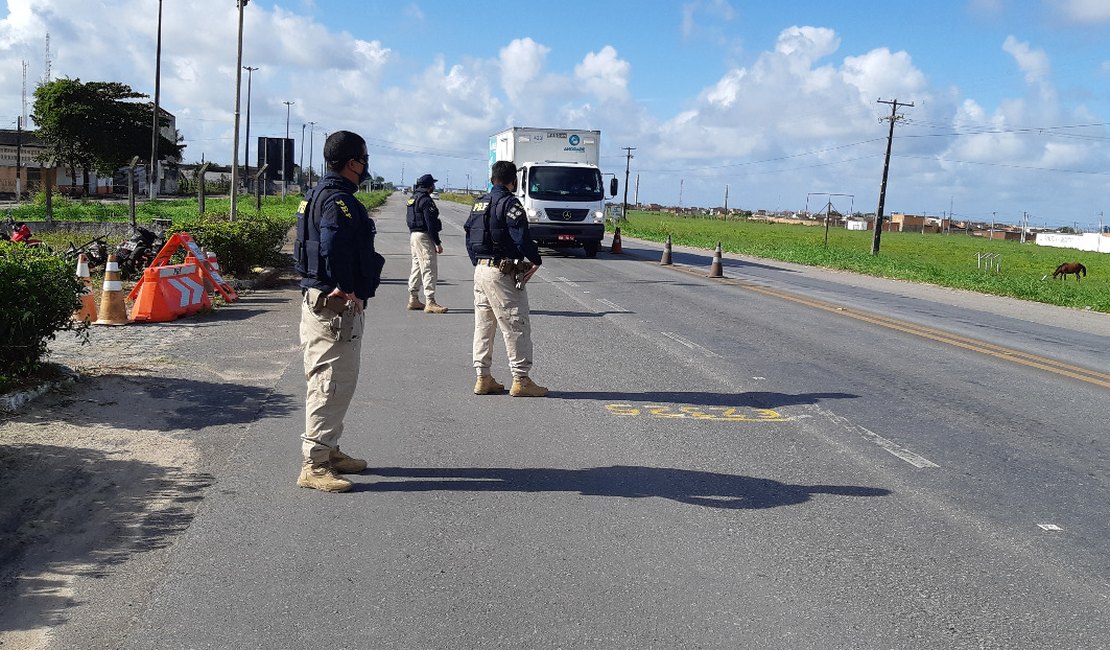 PRF prende cinco pessoas por crimes diversos no final de semana em Alagoas
