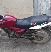 Motocicleta roubada é recuperada pela polícia, em Coruripe