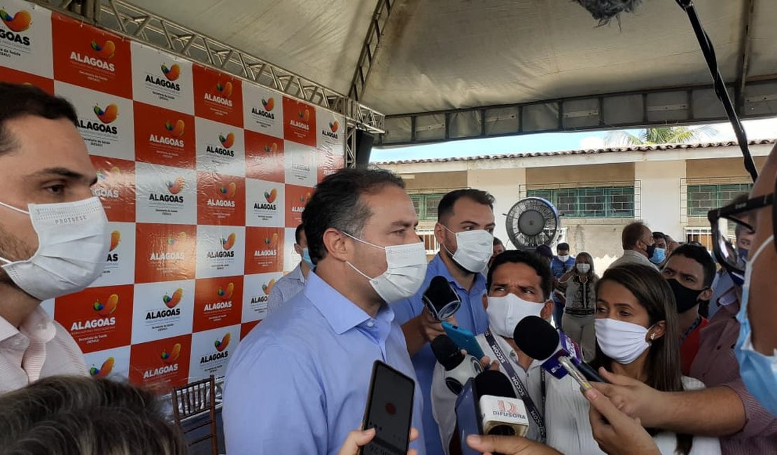 Renan Filho critica fala de Bolsonaro sobre suspensão do uso de máscaras