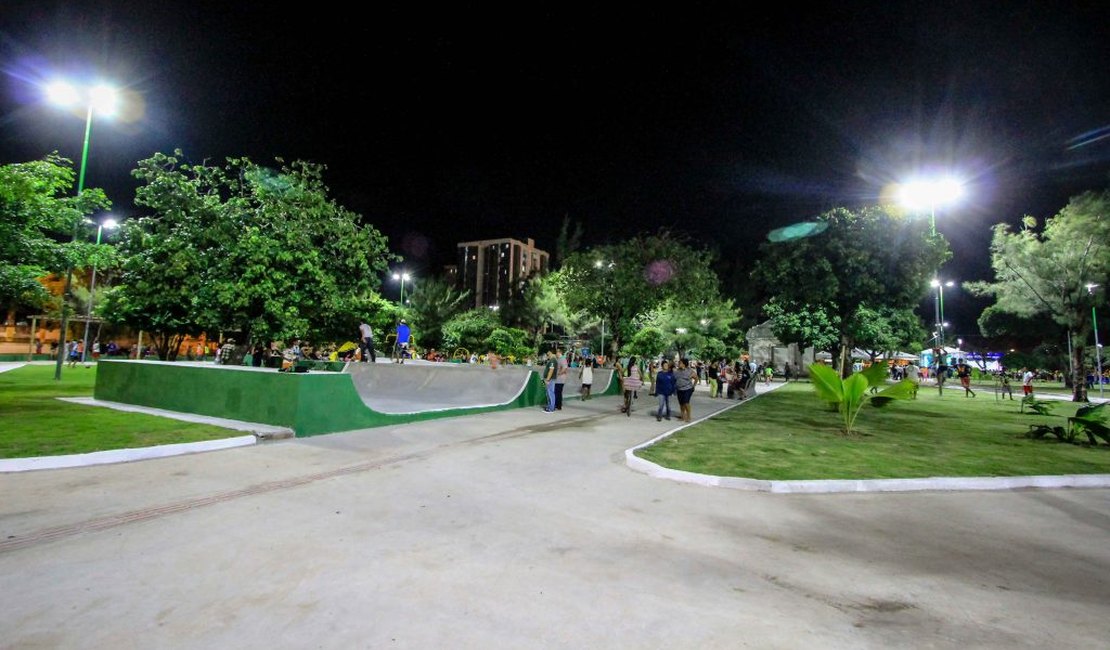Prefeitura viabiliza parcerias para reformar praças e monumentos