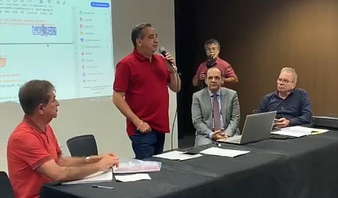 Após vitória no clássico, presidente do CRB ironiza diretoria Azulina