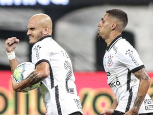 Fábio Santos comemora vitória do Corinthians: 'Fizemos por merecer'