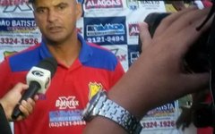 Adriano Cabeça, técnico do Setembro, focado no jogo do final de semana