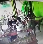 Mulher agredida em bar na Ponta Verde diz temer pela vida após soltura do agressor