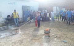 Uso correto de extintor foi ensinado a servidores da Prefeitura de Teotônio Vilela