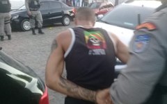 Polícia prende dois suspeitos de roubar estabelecimento no bairro Ouro Preto 