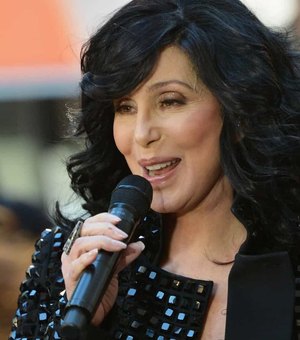 Cher pede desculpa após comentários sobre a morte de George Floyd