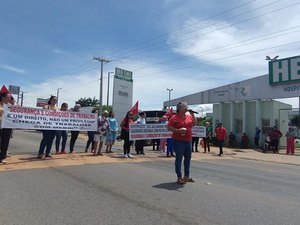 Trabalhadores do Hospital de Emergência do Agreste, Samu e Hemoal fazem protesto em Arapiraca