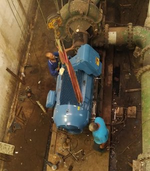 Casal instala novo motor para melhoria operacional do Emissário Submarino
