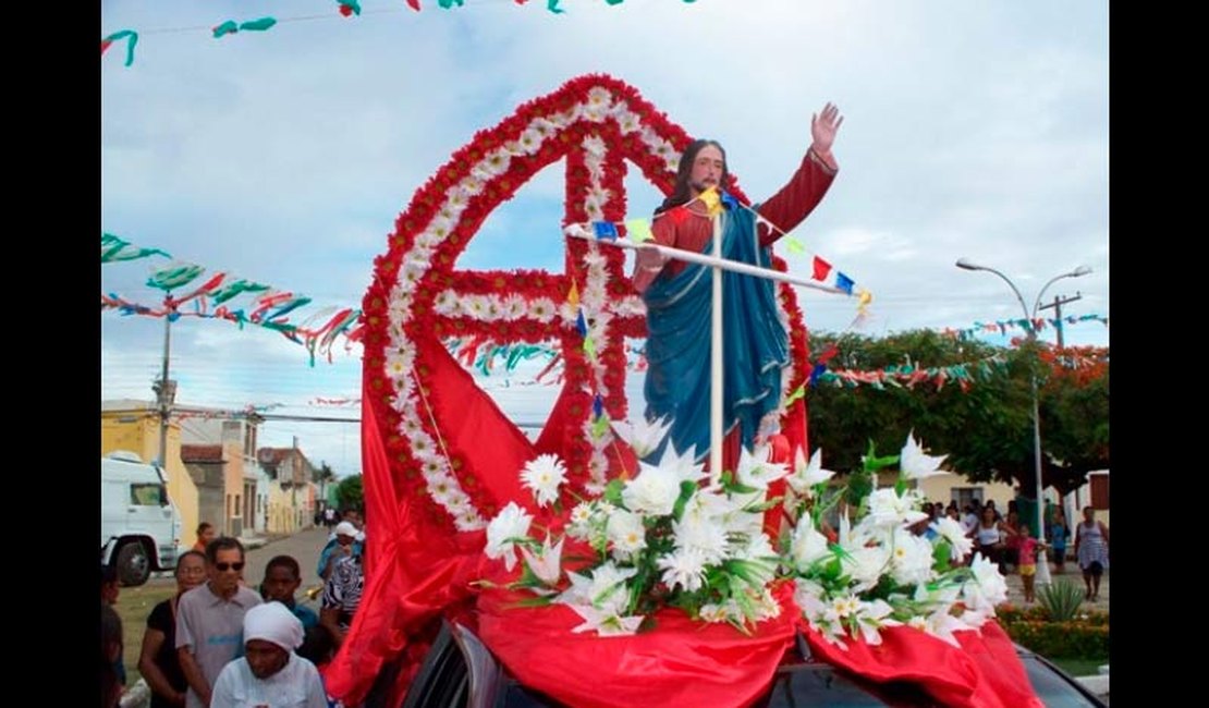 Festa de Reis em Pão de Açúcar terá shows e procissão fluvial 