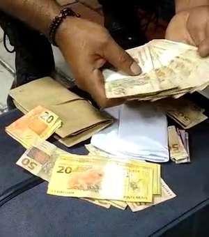 [Vídeo] Vigilantes alagoanos encontram mala cheia de dinheiro e devolvem 