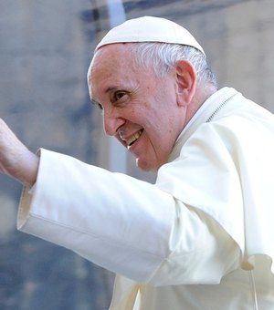 Papa Francisco fica preso em elevador do Vaticano por 25 minutos
