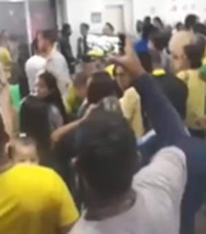 [Vídeo] JHC é recebido com festa no aeroporto de Maceió após filiação ao PL de Bolsonaro